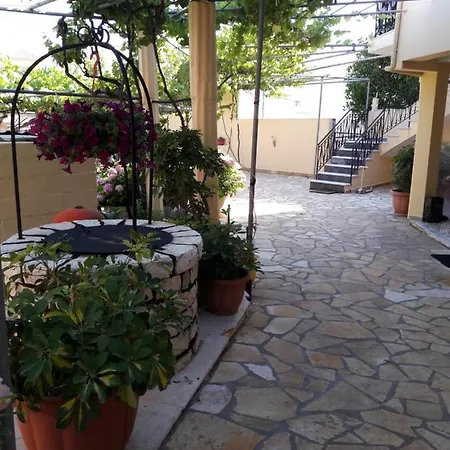 Niki Apartment *